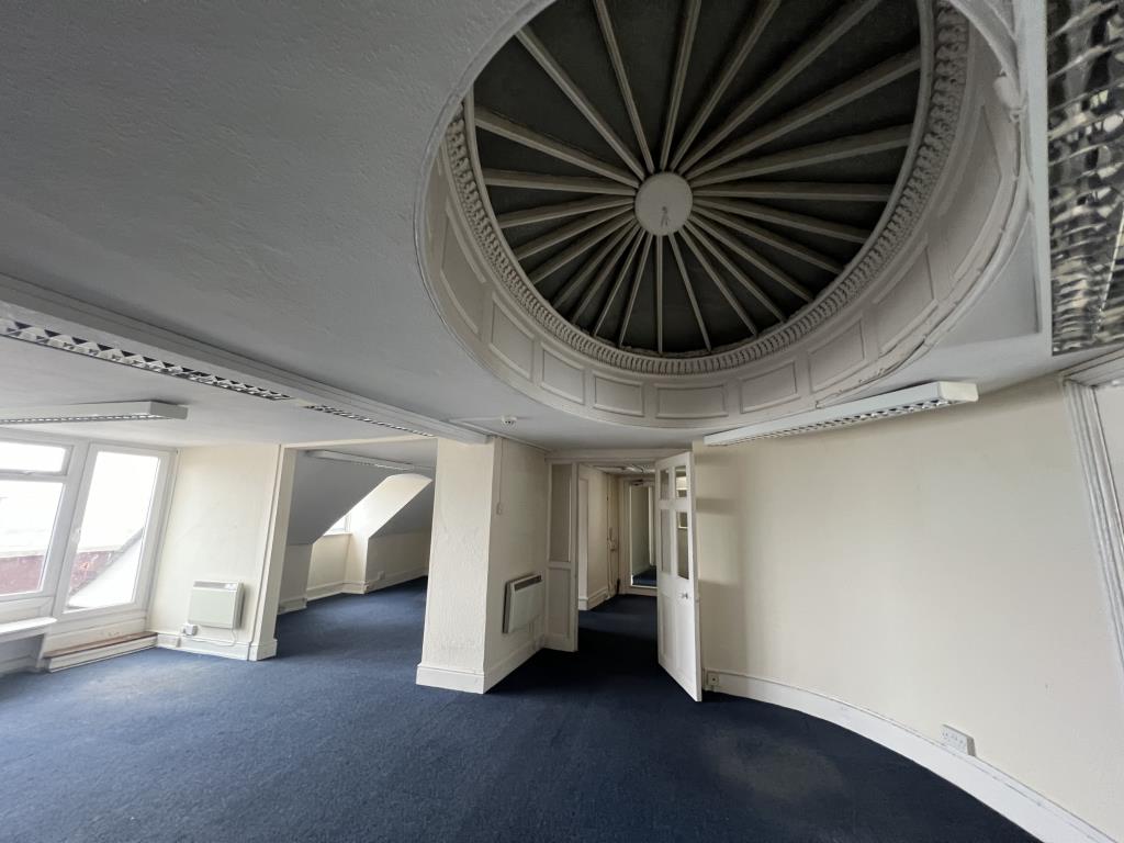 Lot: 89 - SUBSTANTIAL RESIDENTIAL DEVELOPMENT WITH OUTSTANDING VIEWS PLANNING FOR TWELVE APARTMENTS - Third floor office areas 50 The Terrace